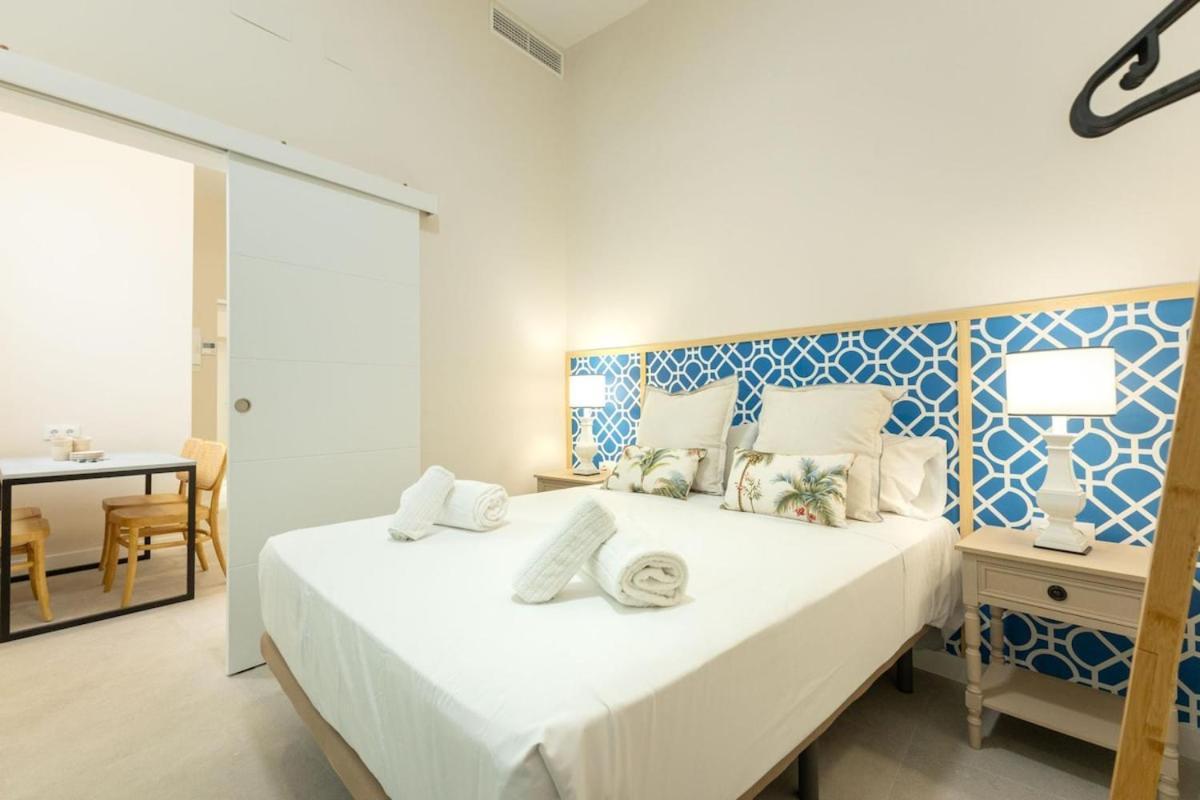 Rodrigo De Triana Deluxe Apartment