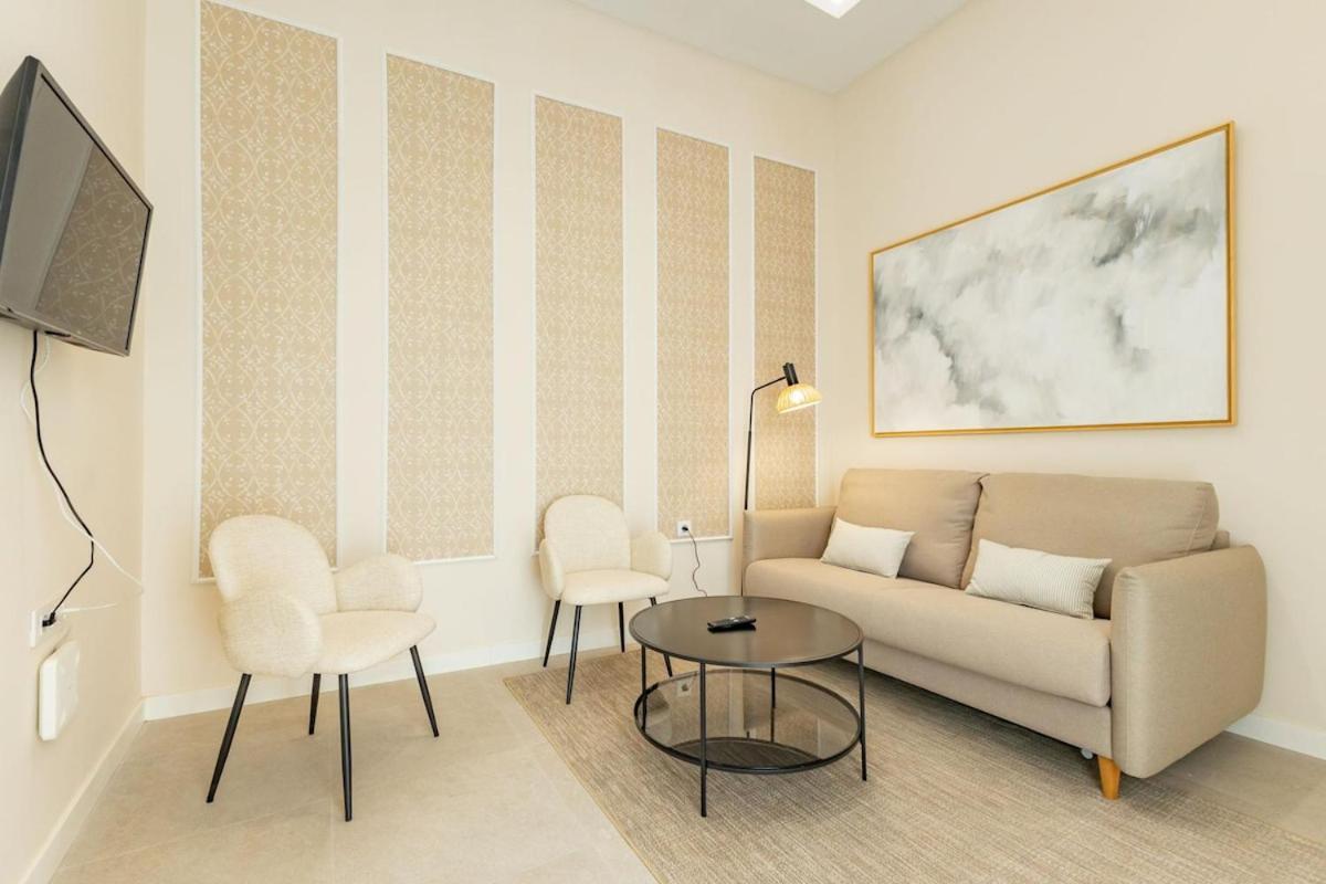 Rodrigo De Triana Deluxe Apartment